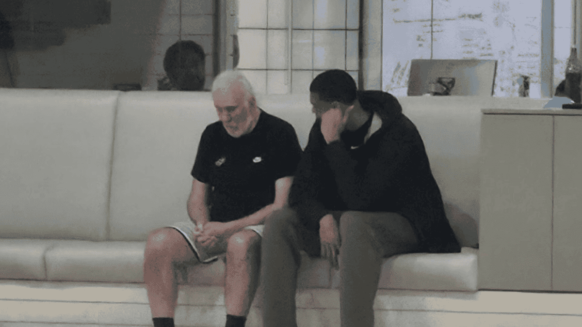 Viral Photo Shows Popovich Giving Wembanyama a Pre-Game Pep Talk