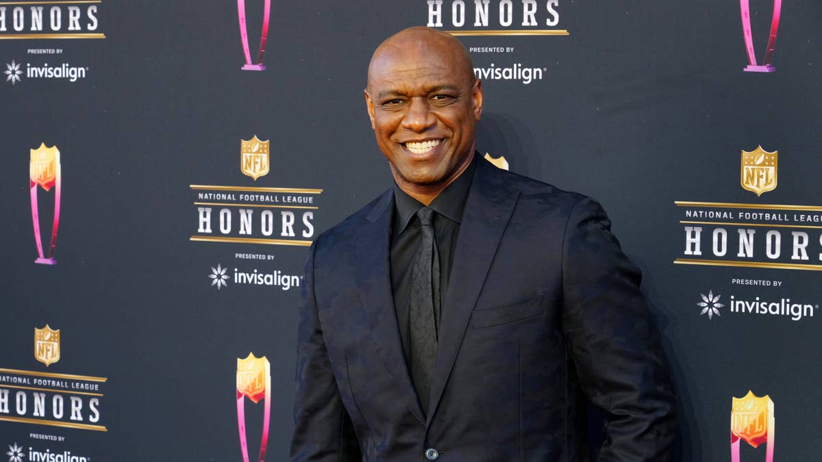 Walter Payton's Son Mourns the Loss of His 'Biggest Father Figure'