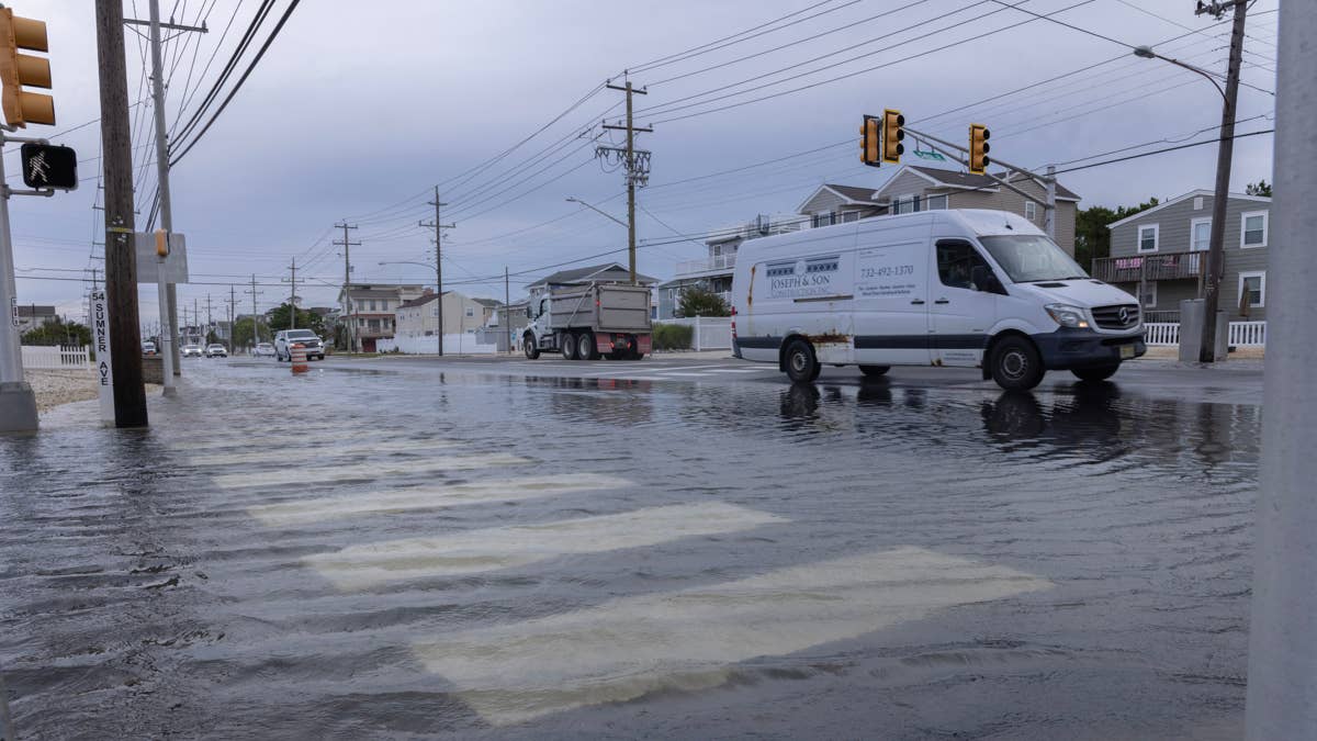 Weekend Nor'easter: 65 MPH Gusts Threaten Massachusetts and New York