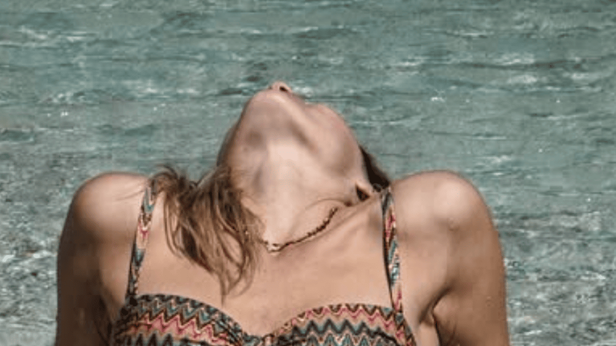 White House Reporter Sparks Social Media Frenzy with Bikini Snap After WHCD