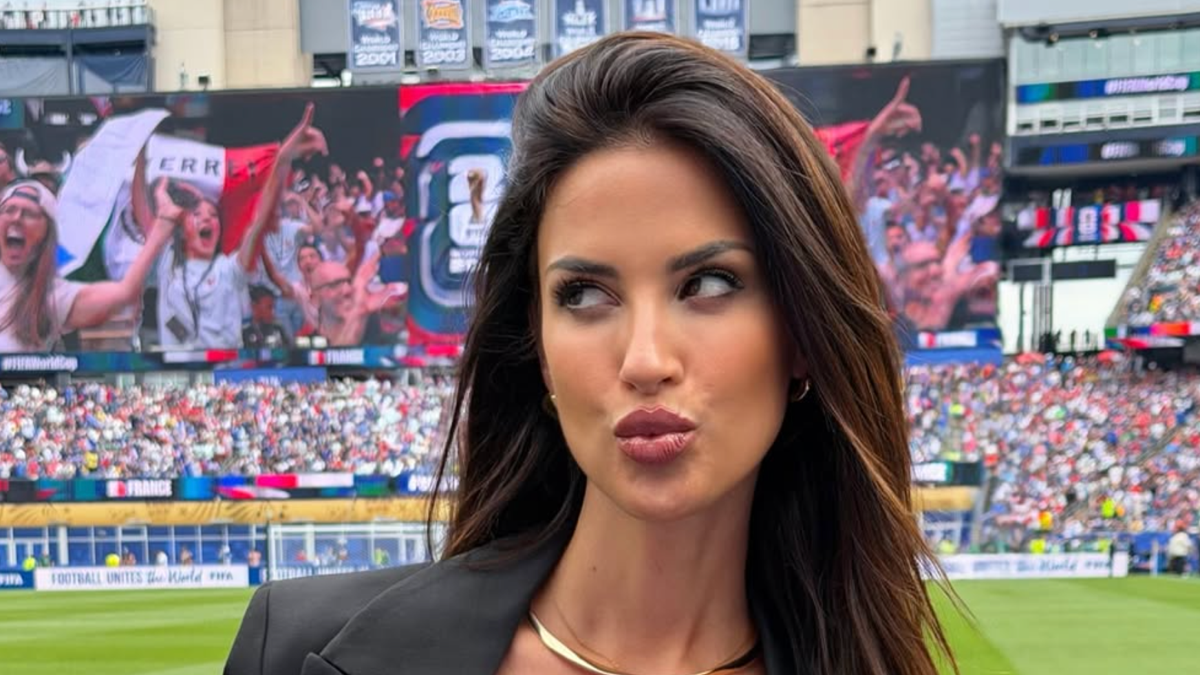 World Cup Reporter Eleonora Incardona Turns Heads with Sizzling Black Top and Blazer