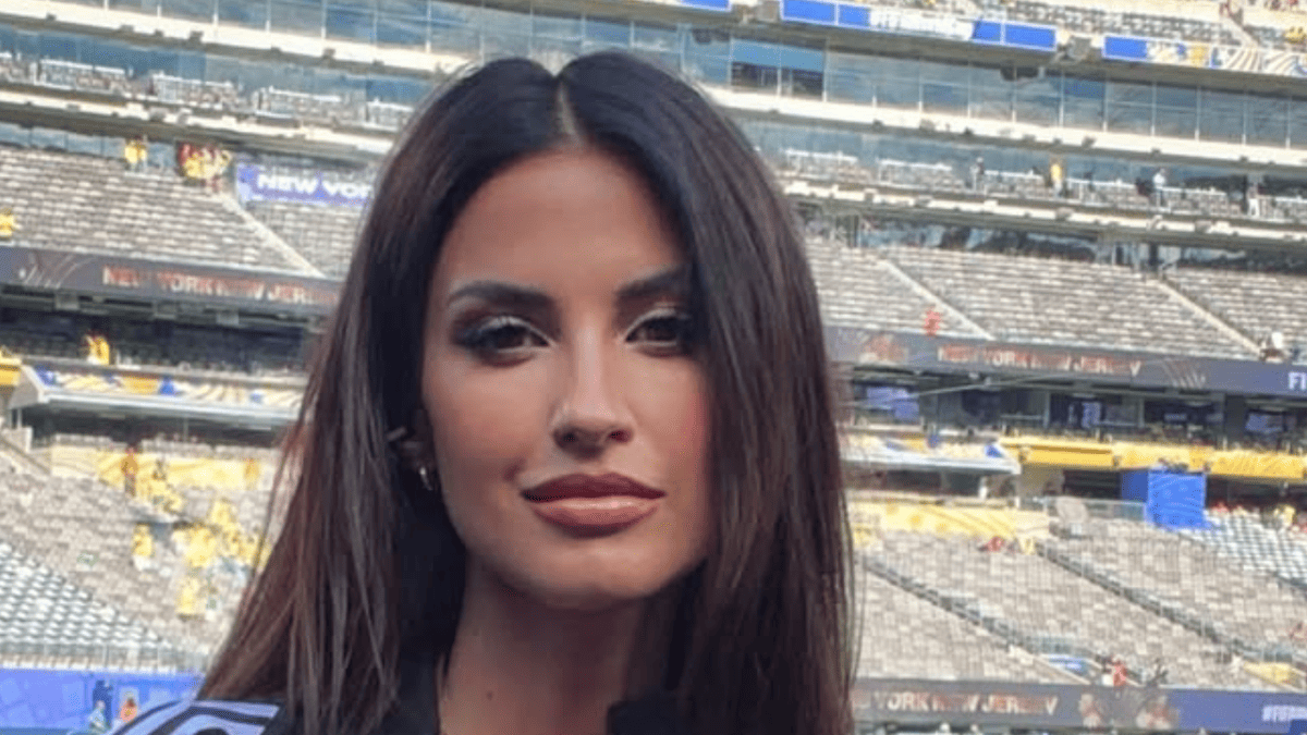 World Cup Reporter Turns NYC into Her Runway with Bold Fashion Choices
