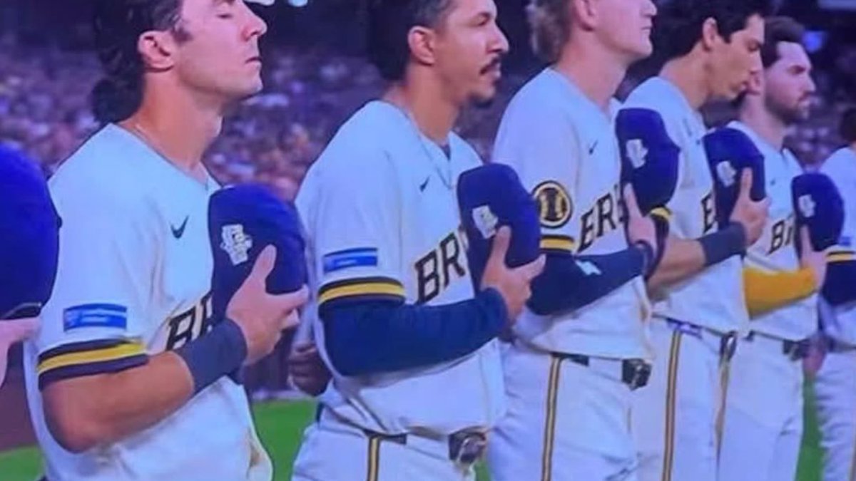 World Series Players Earn Praise for Anthem Respect