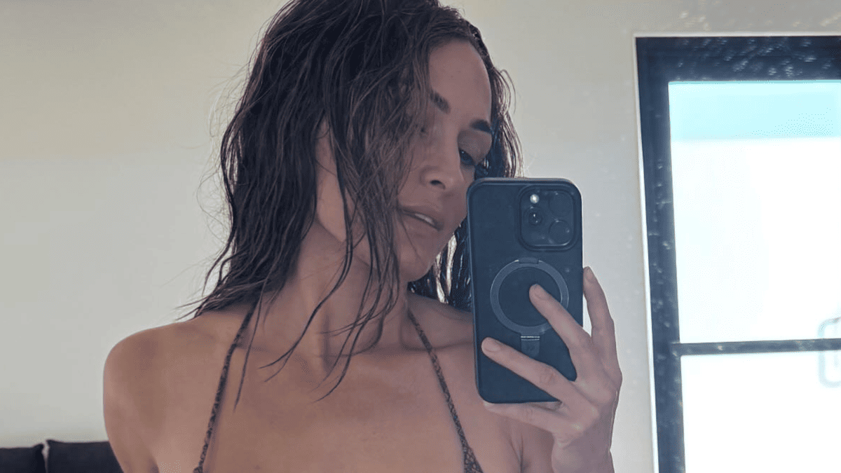 WWE Legend Nikki Bella Turns Up the Heat with Stunning Swimsuit Selfie
