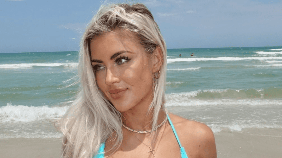 WWE Sensation Meghan Walker Sizzles in Beach Photos, Ignites Fan Frenzy
