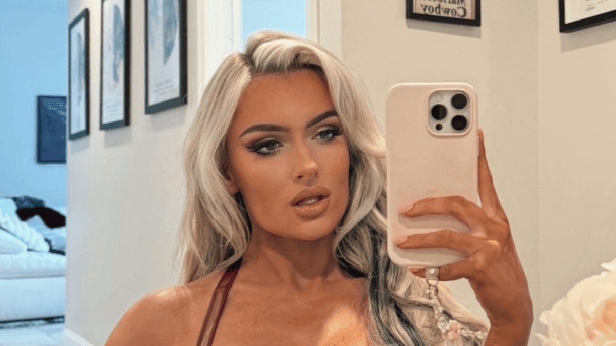 WWE Star Blake Monroe Sets Social Media Ablaze with Stunning Swimsuit Snaps