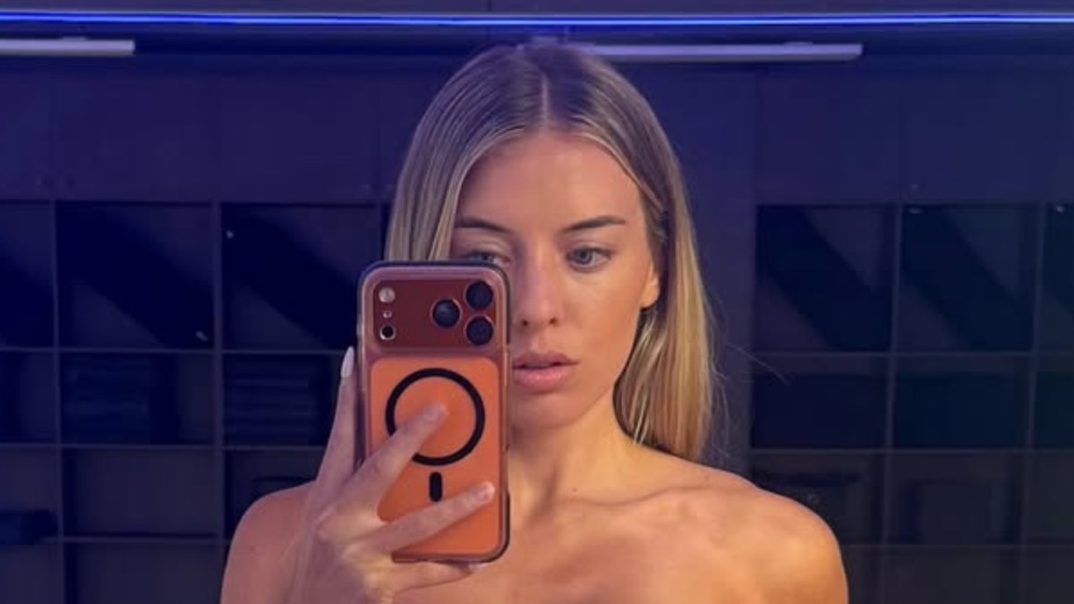 Yoga Instructor's Jaw-Dropping Outfit Leaves Class in a Frenzy